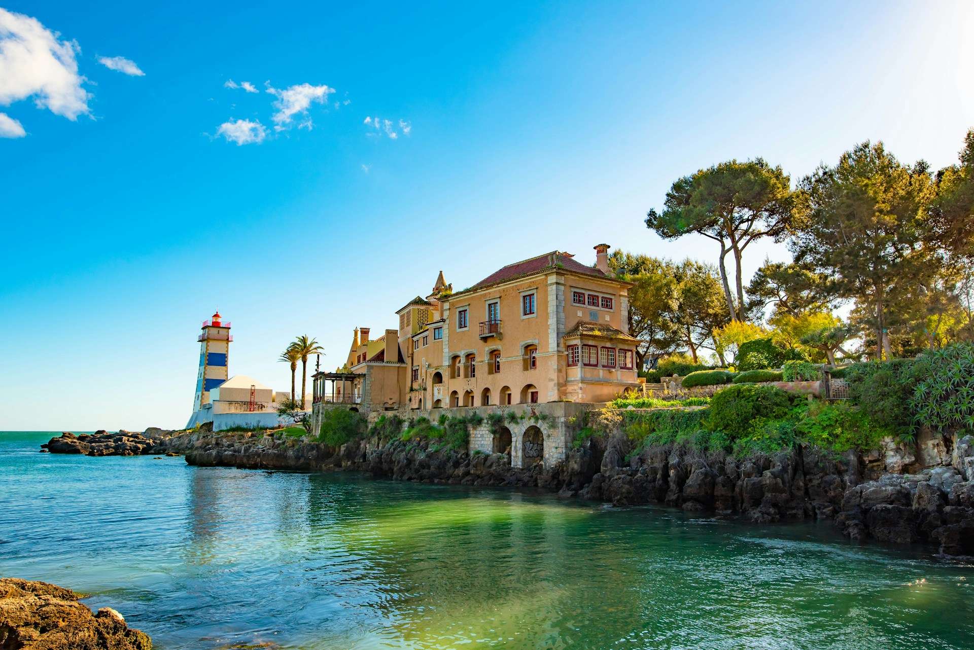 Hotels on Portugal's Atlantic Coast — Cascais coastal stays, Aveiro canal areas, surf towns, seaside routes and seasonal beach planning