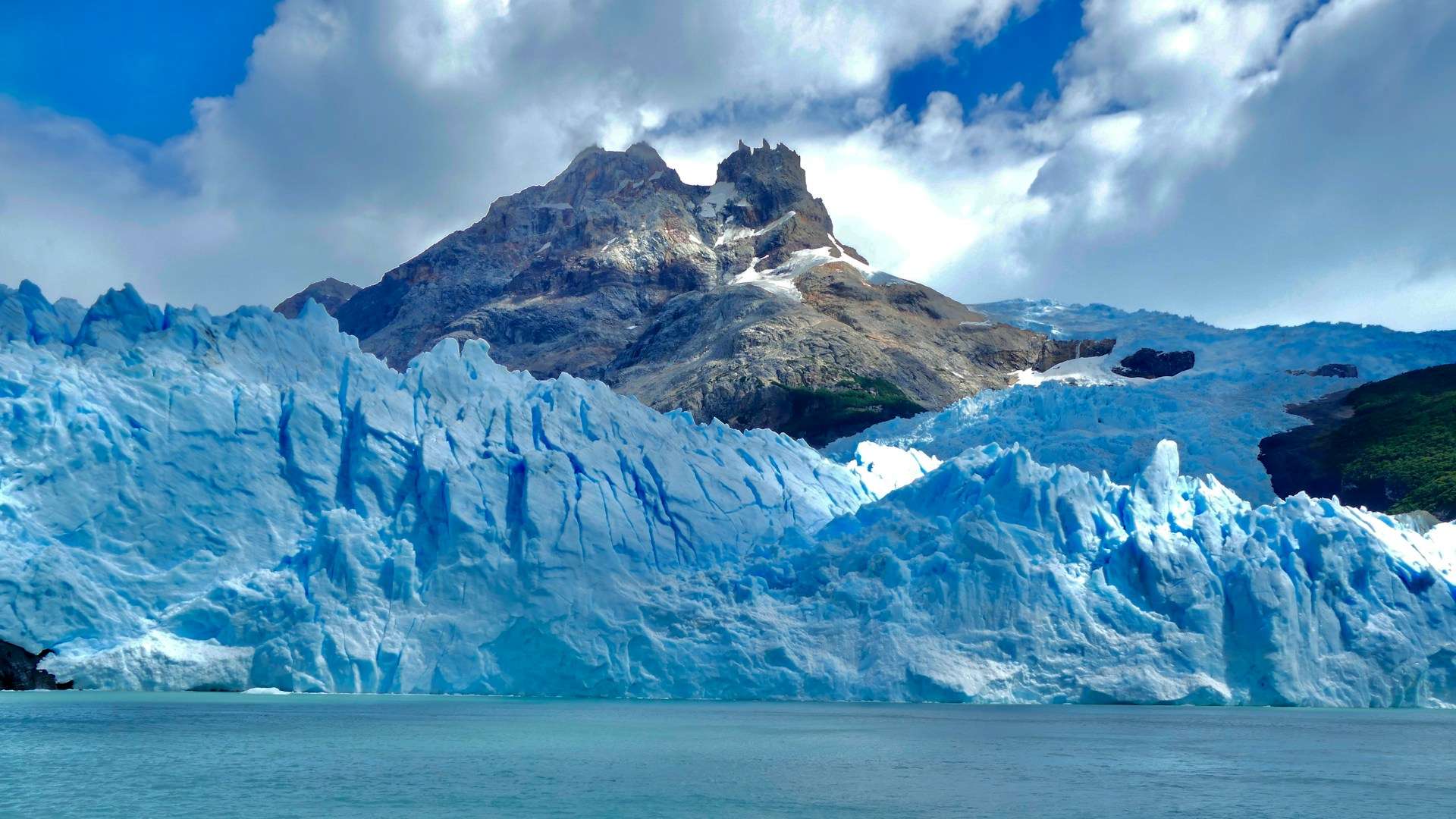 Hotels in Argentine Patagonia — El Calafate glacier gateway districts, Ushuaia Beagle Channel quarters, long-distance routing between southern bases and Perito Moreno access planning