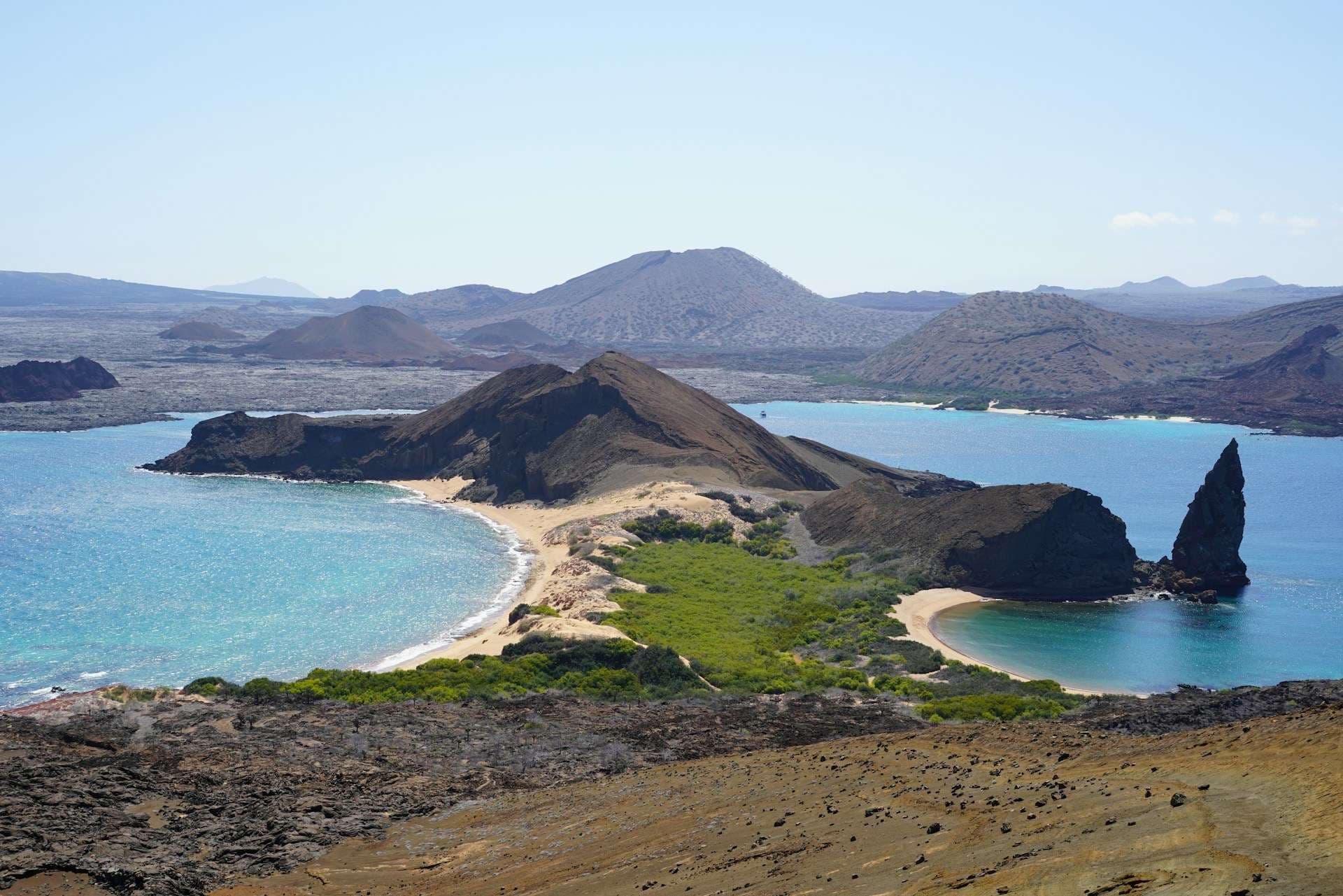 Hotels in the Galápagos — Puerto Ayora town districts, island logistics and mainland transit hotel planning