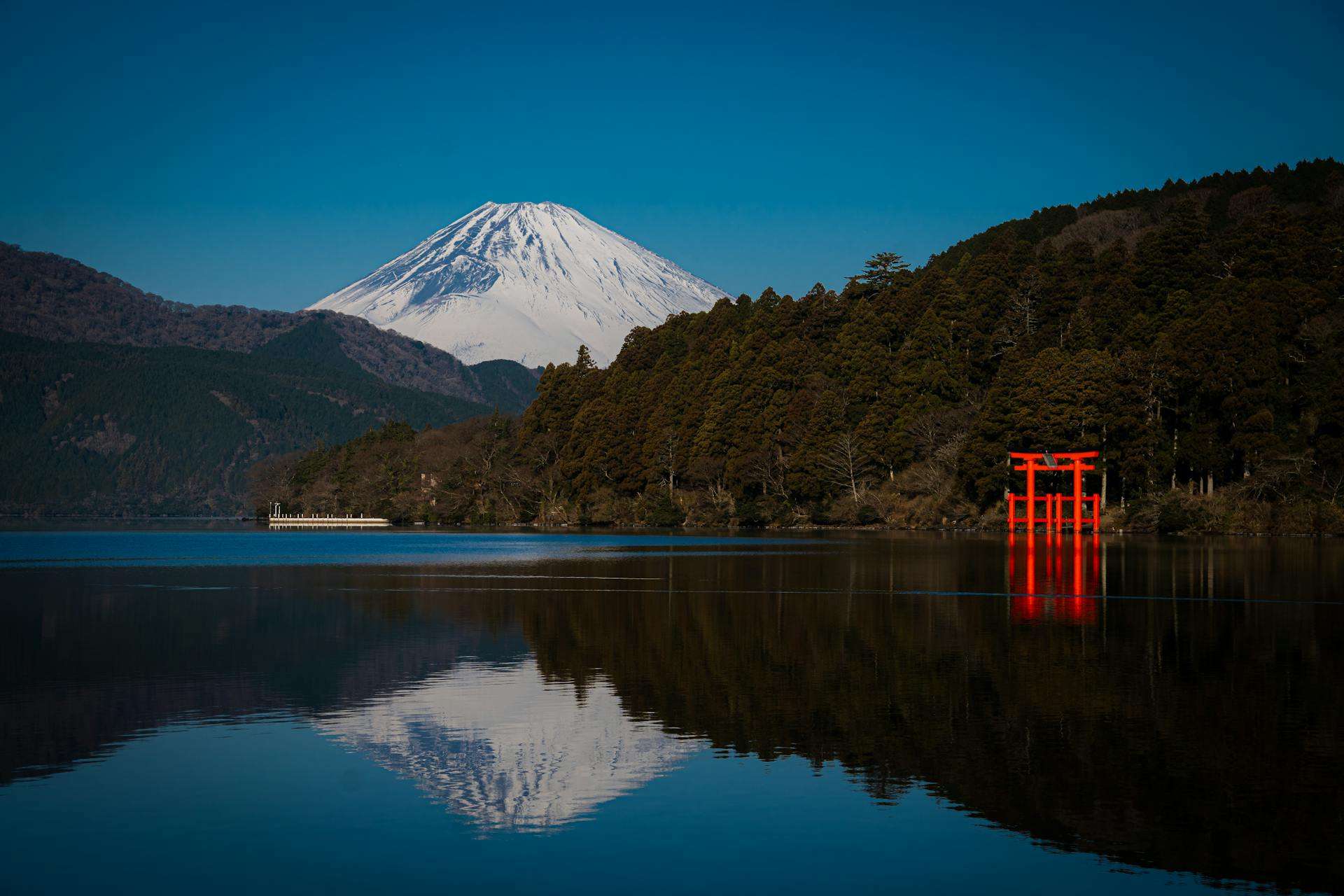 Hotels in Chubu and the Japanese Alps, Japan — Hakone hot spring towns, Nagoya museums, gardens, cafés, and central Japan stays