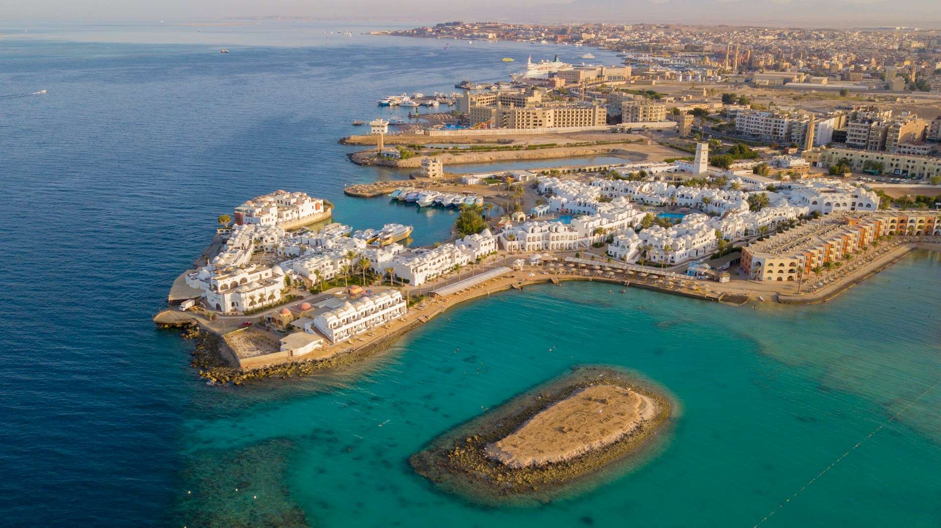 Hotels on the Red Sea Egypt — Hurghada resort zones, El Gouna marina districts, Marsa Alam dive corridors and beach hotel planning