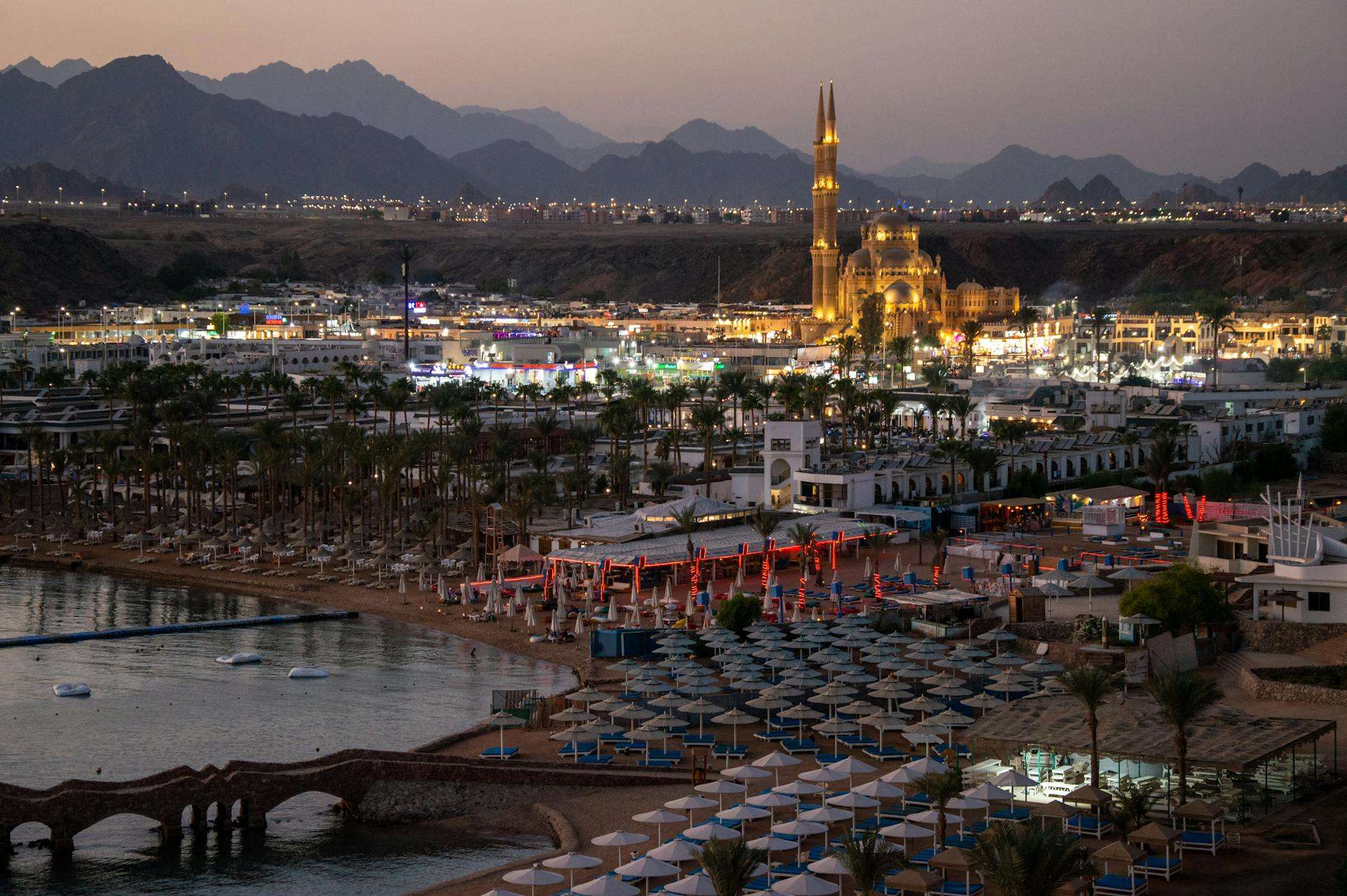 Hotels in Sinai — Sharm El Sheikh resort zones, Dahab dive districts, peninsula beach corridors and relaxed Red Sea pacing