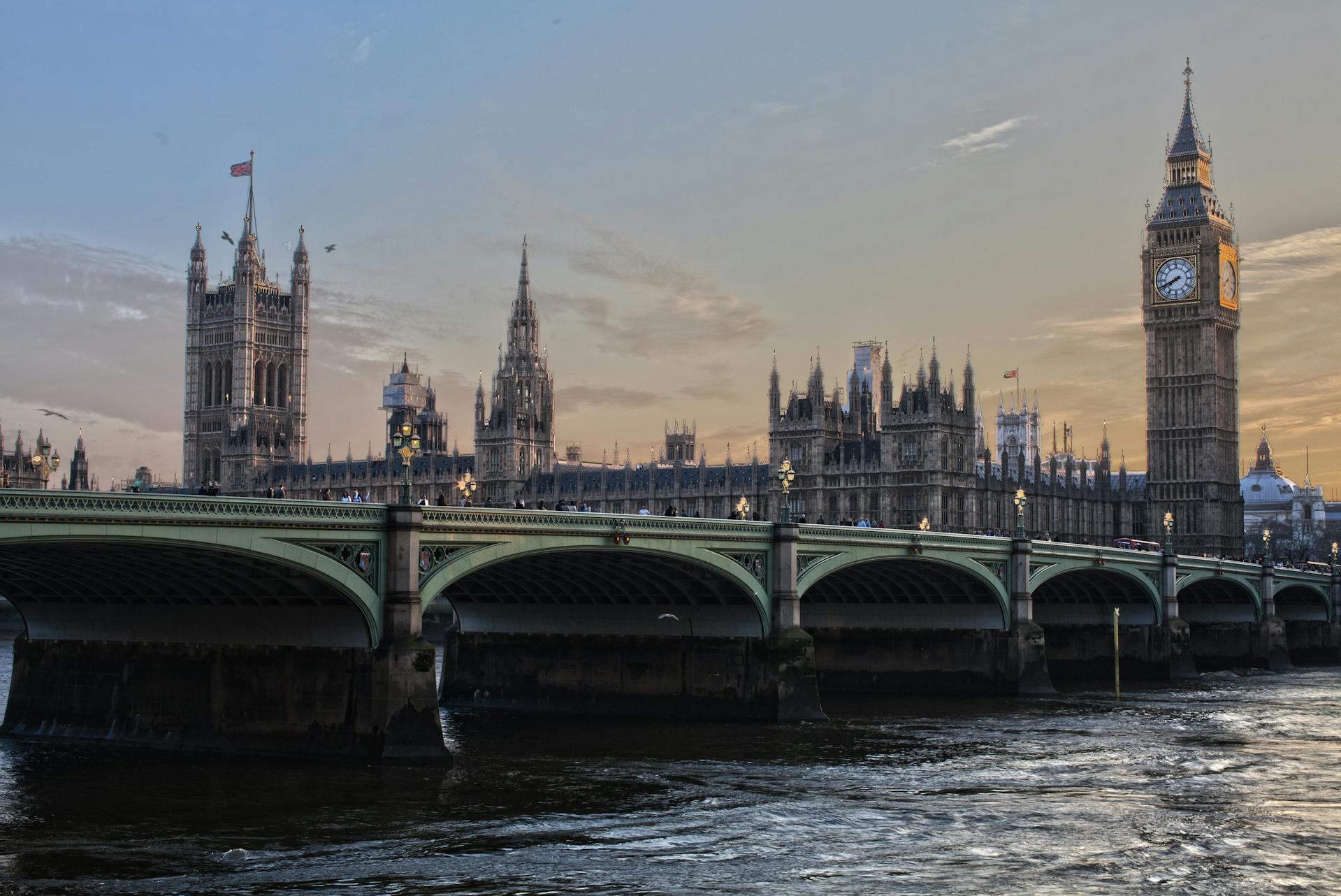 London, United Kingdom destination header
