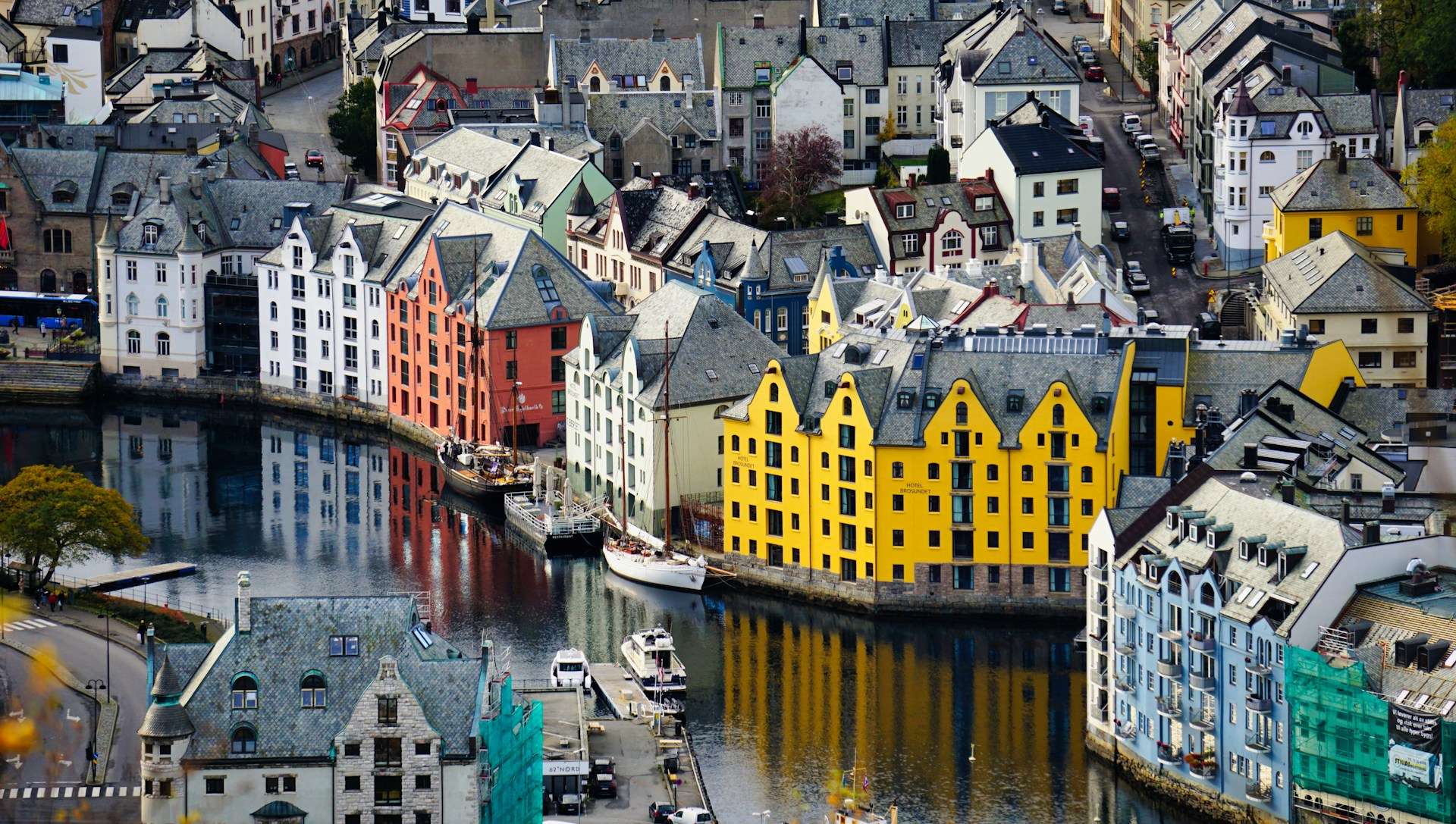 Hotels in Ålesund and Northwest Norway — Art Nouveau districts, harbour viewpoints, island connections and scenic Atlantic route planning