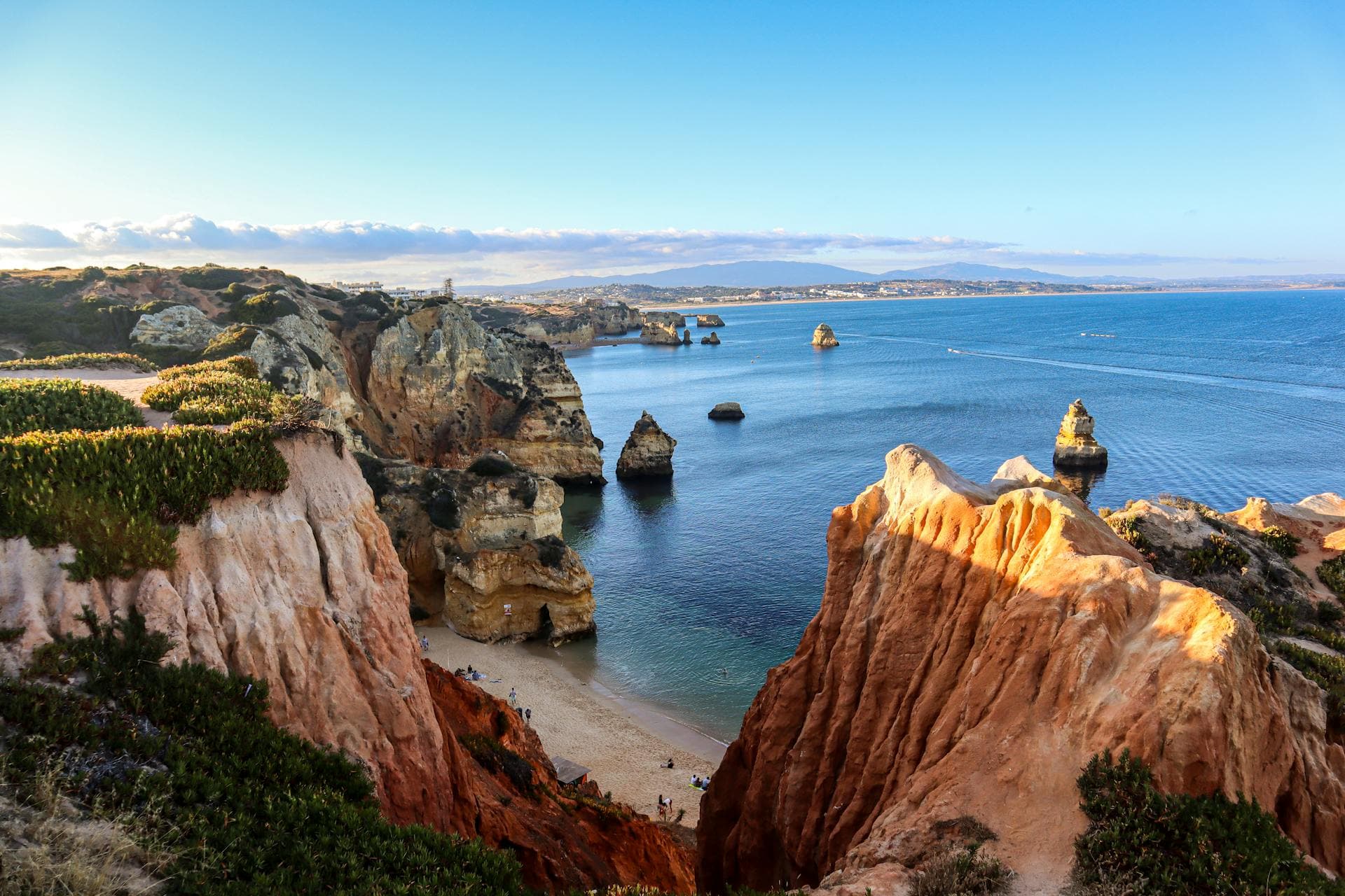 Hotels in the Algarve — Faro gateway stays, Lagos cliff beaches, Albufeira resort areas and southern Portugal coastal planning
