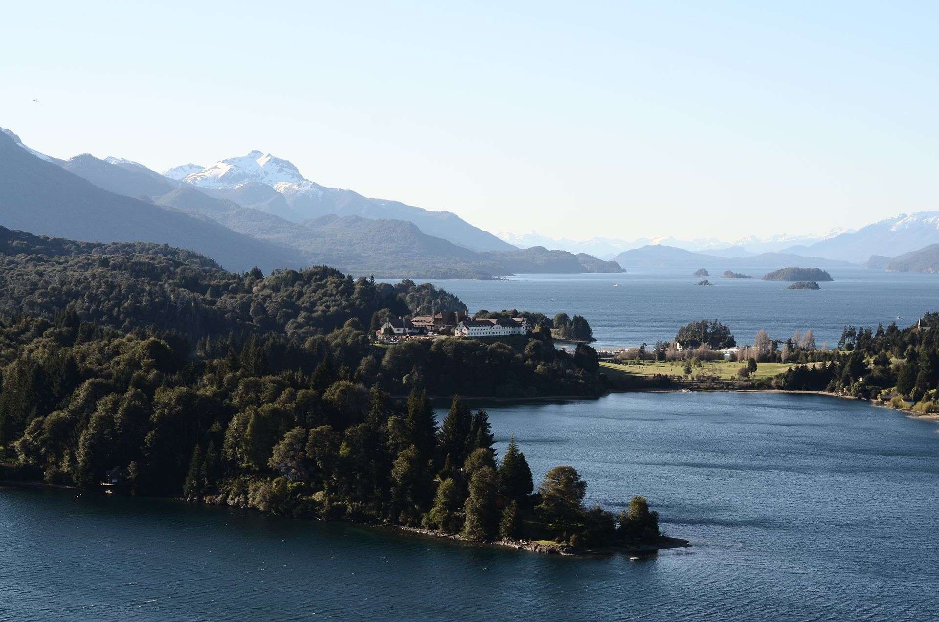 Hotels in Argentina Lake District — Bariloche lakeside districts, Nahuel Huapi scenic corridors, Cerro Catedral gateway routing, alpine lodge pacing and lake-and-mountain hotel choice