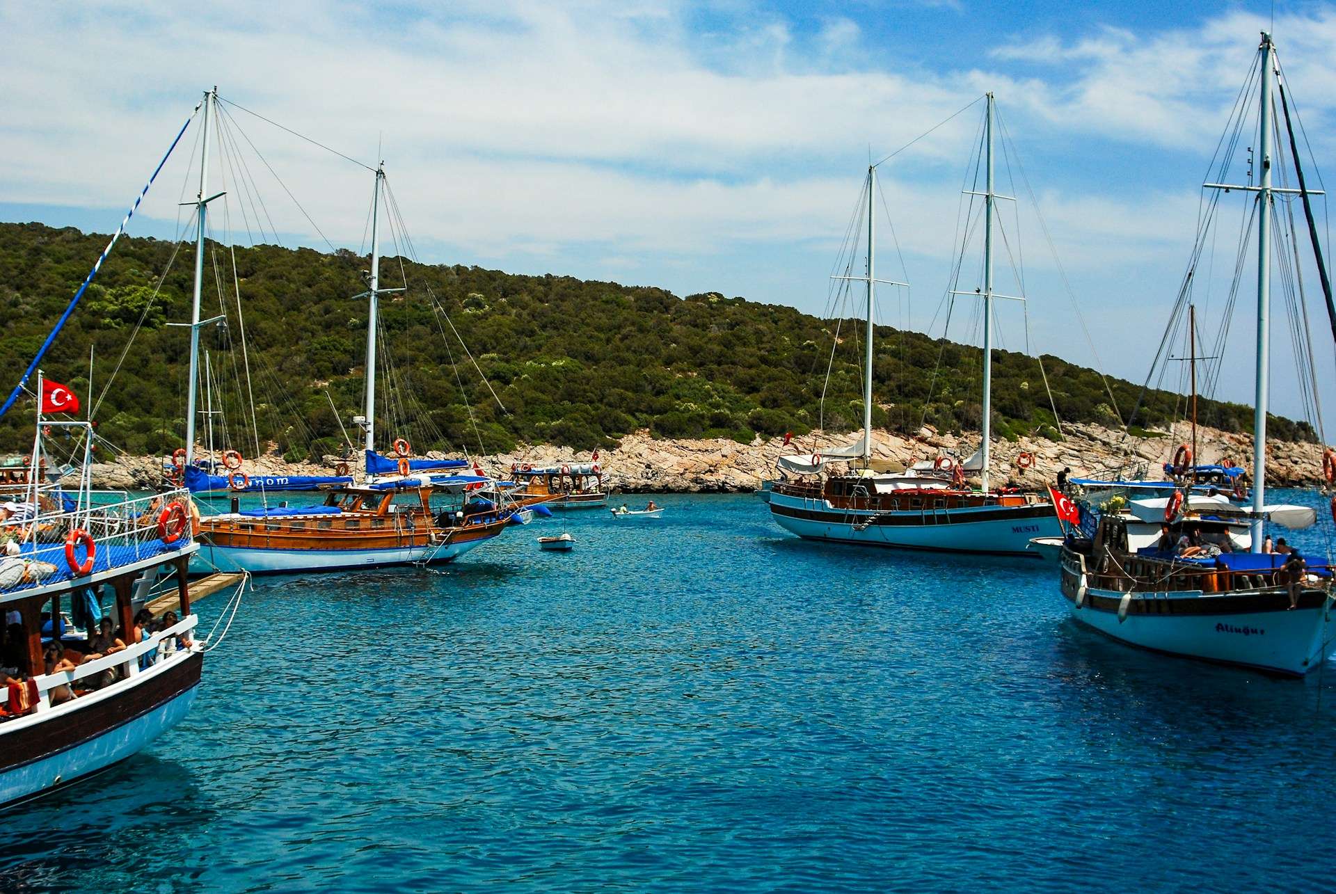 Hotels on Turkey's Aegean Coast — Bodrum bases, İzmir city stays, Kuşadası cruise access and Muğla beach-town planning