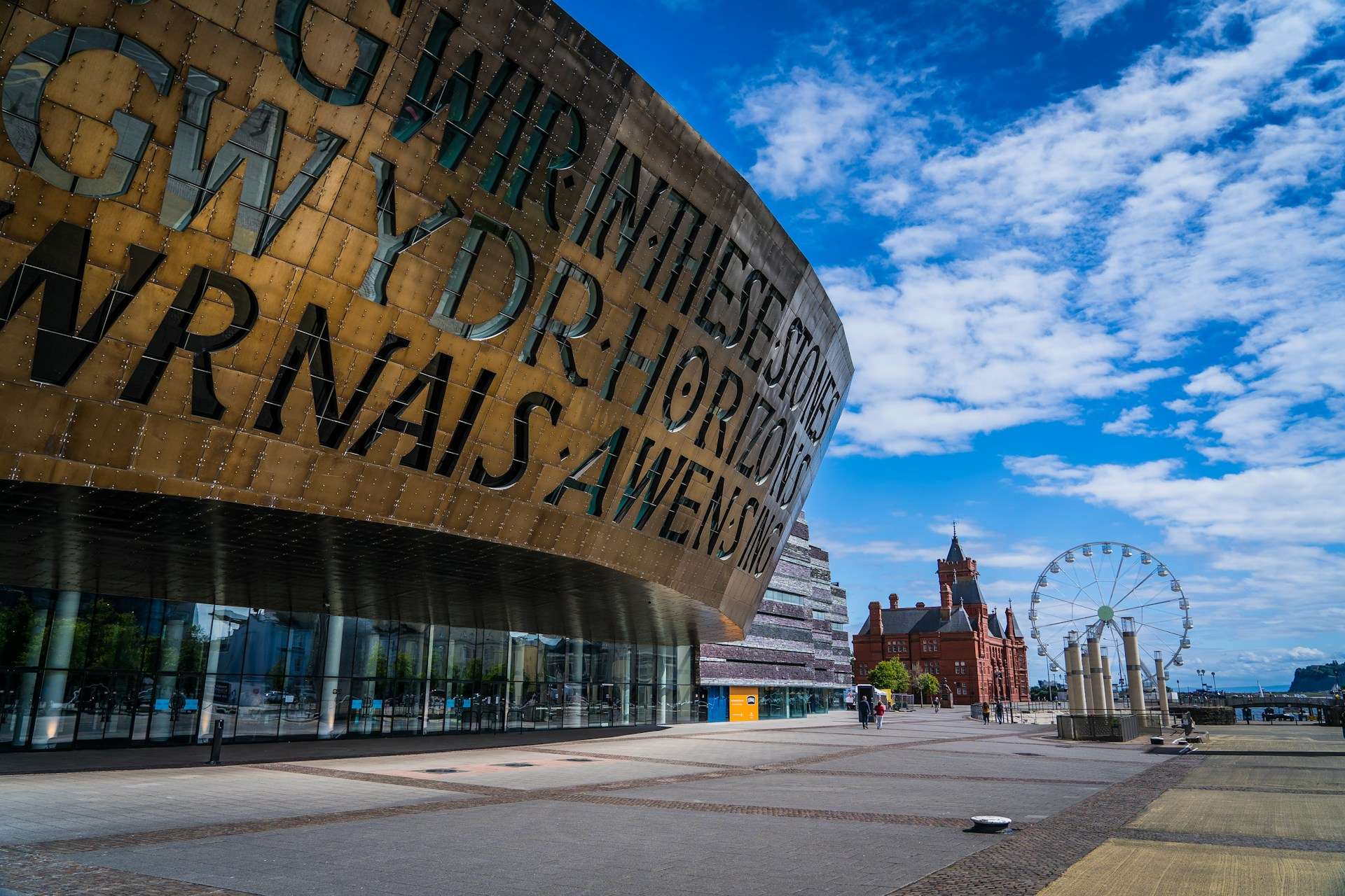 Hotels in Wales, United Kingdom — Cardiff castle heritage, waterfront areas, museums, parks, and city-break stays