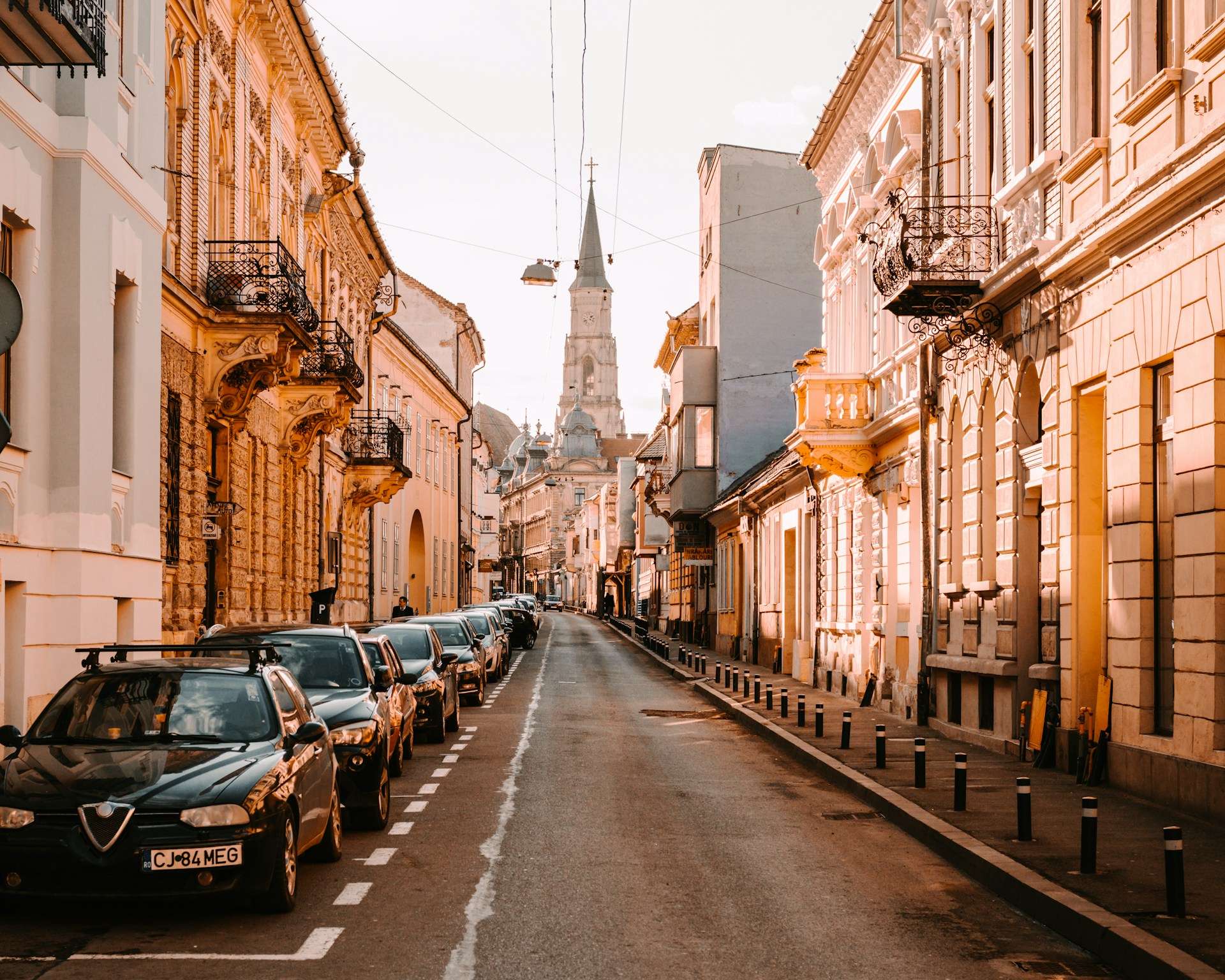 Hotels in Transylvania — Cluj-Napoca hub planning, Brașov citadel routes, Sibiu squares, Sighișoara lanes and multi-stop Carpathian touring