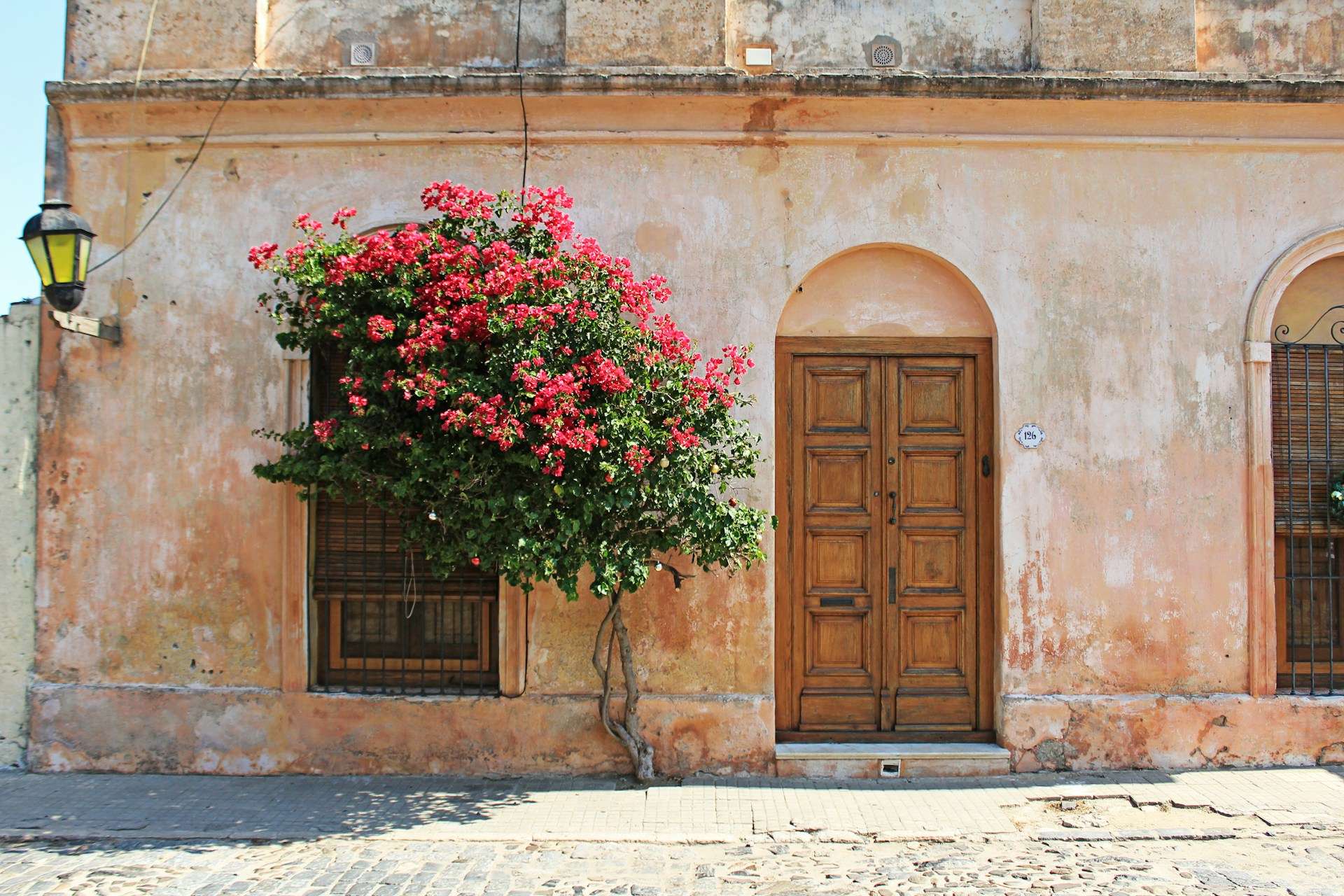 Hotels in Colonial Southwest Uruguay — Colonia del Sacramento barrio histórico quarters, Río de la Plata ferry access, Carmelo riverside pacing and heritage hotel planning