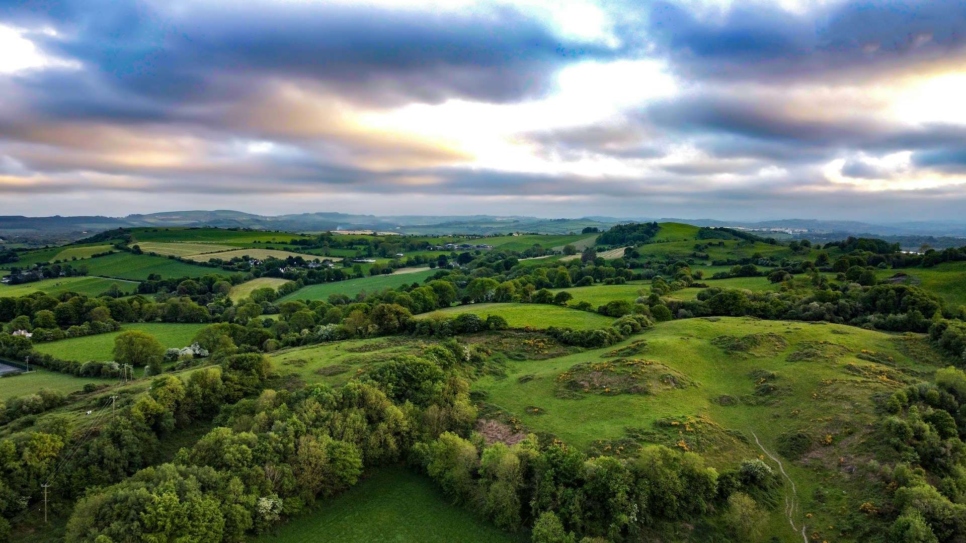Hotels in County Cork — Cork city centre, English Market, harbour districts, southern coast routes, Kinsale add-ons and food-focused travel