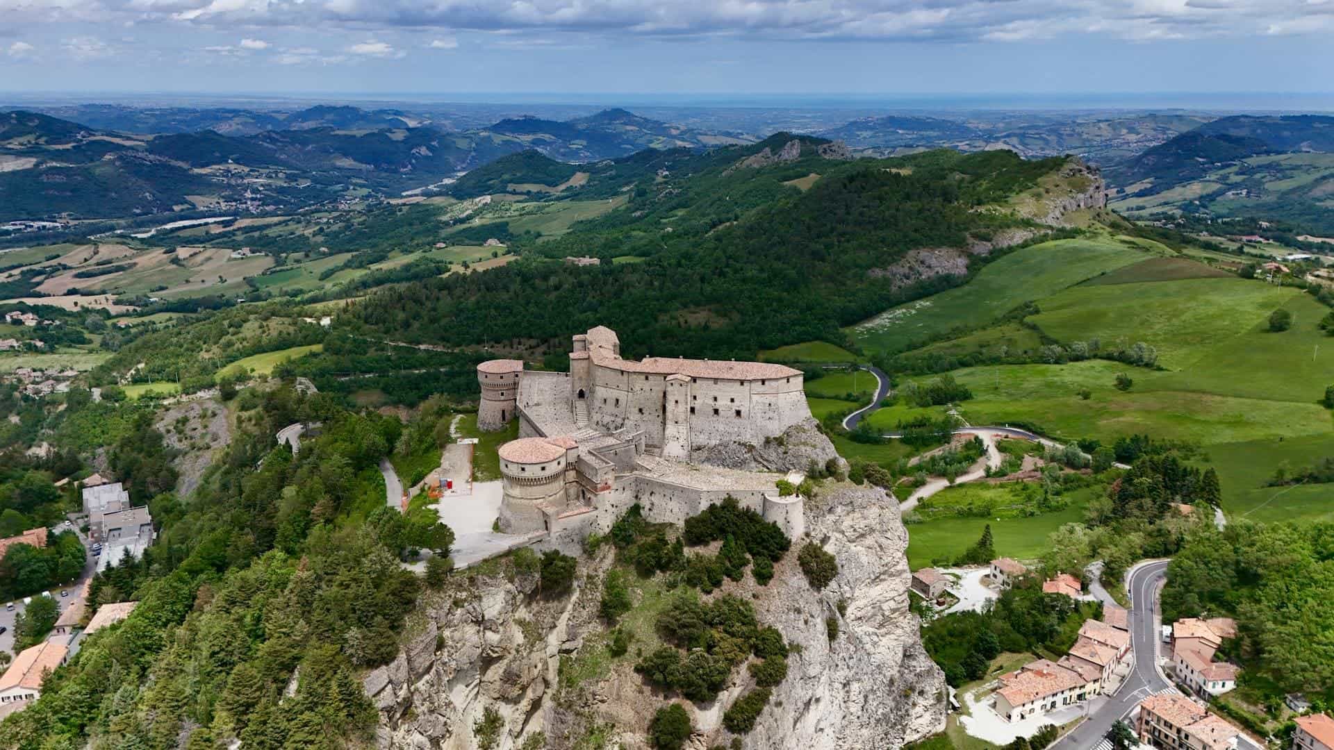 Hotels in Emilia-Romagna, Italy — Bologna porticoed streets, museums, historic piazzas, markets, restaurants, and northern Italy city breaks