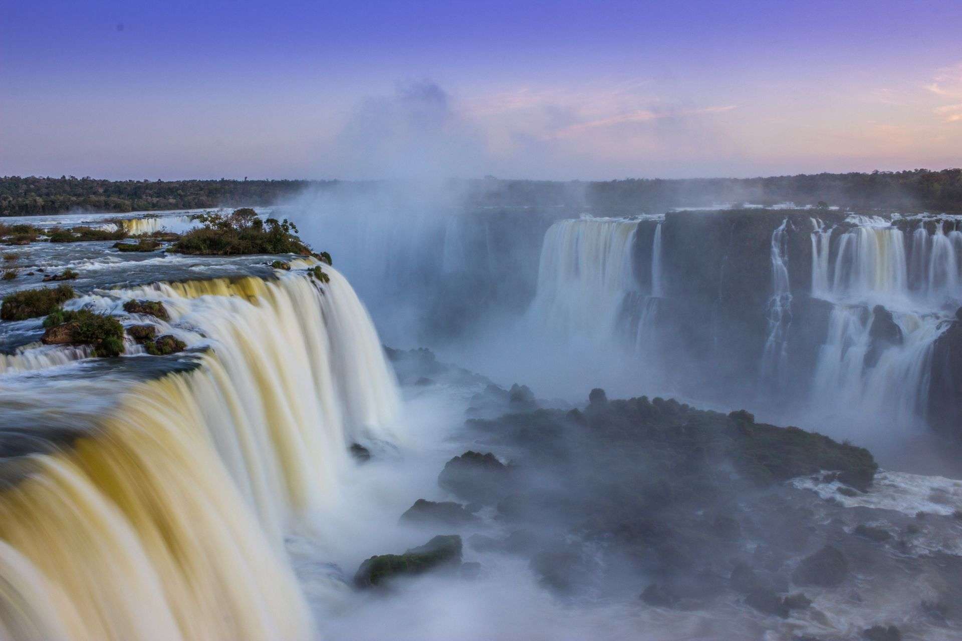 Hotels in Iguazu and the South — Foz do Iguaçu gateway districts, waterfall access planning, cross-border routing preparation, nature-focused stays and broader southern Brazil itineraries