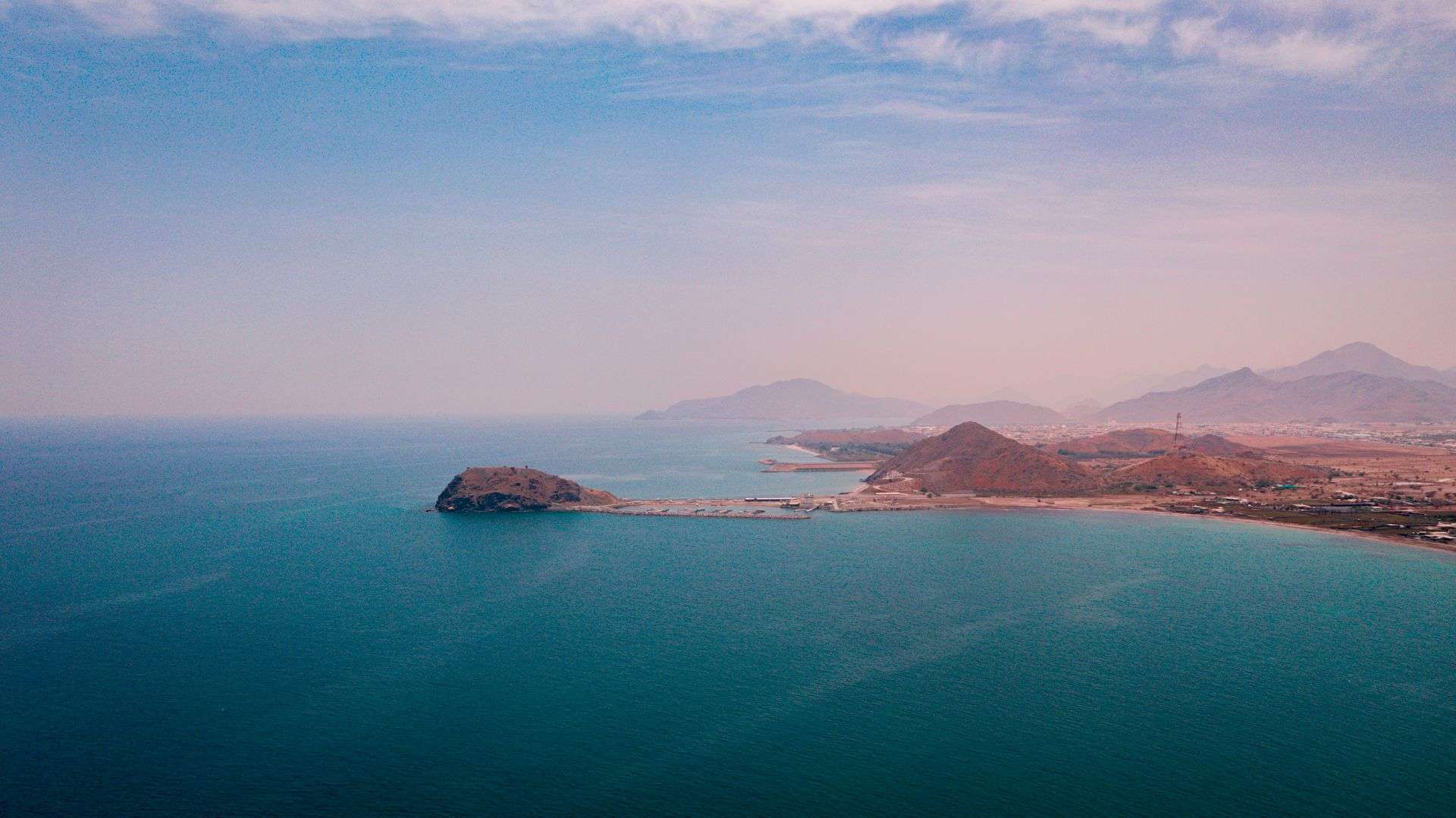 Hotels in Fujairah — Gulf of Oman beaches, Al Aqah resort coast, Dibba, Fujairah City, Sandy Beach diving access and mountain wadi scenery