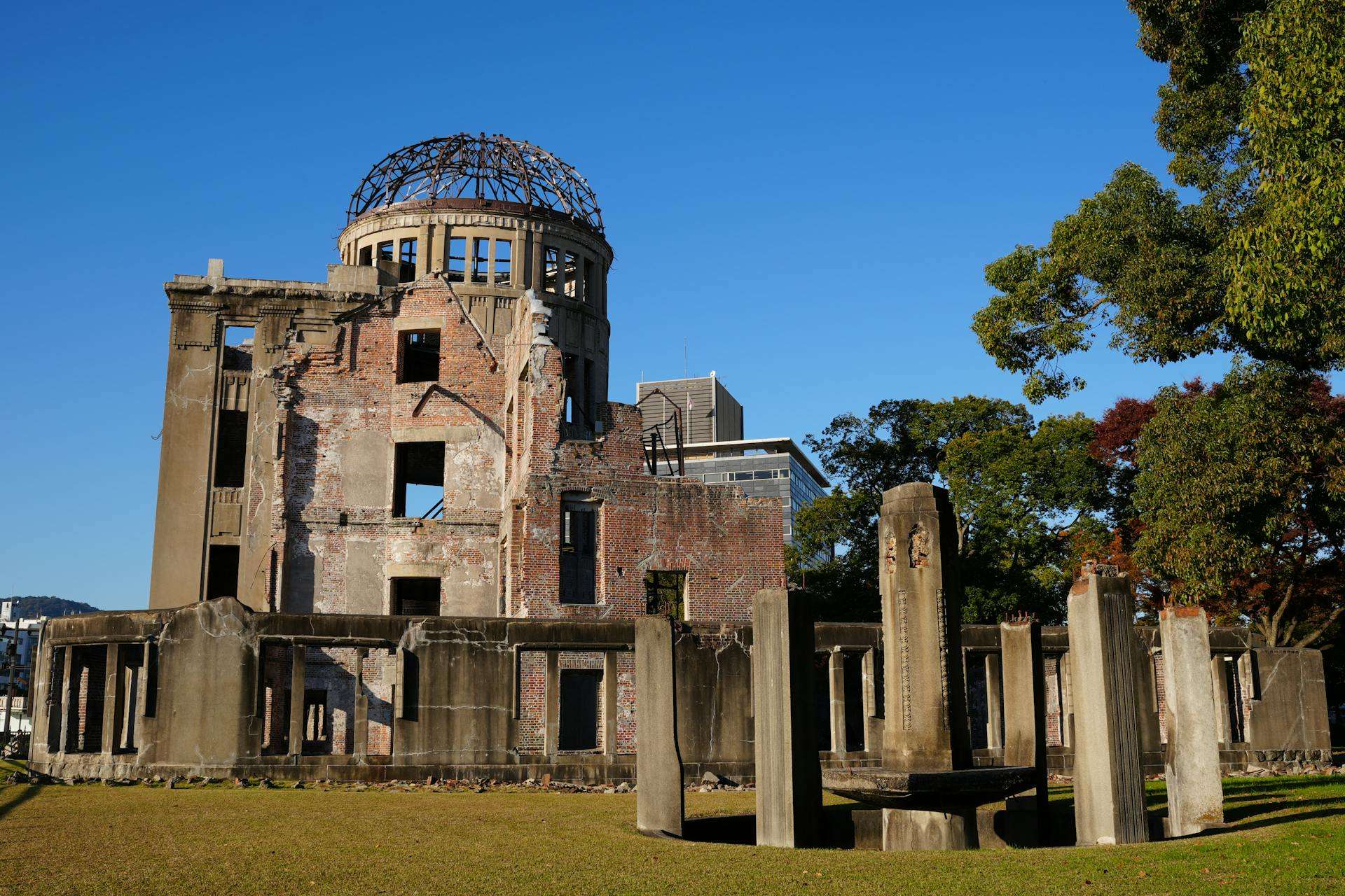 Hotels in Hiroshima and Western Japan — museums, memorial sites, gardens, riverside areas, restaurants, cafés, and western Japan stays