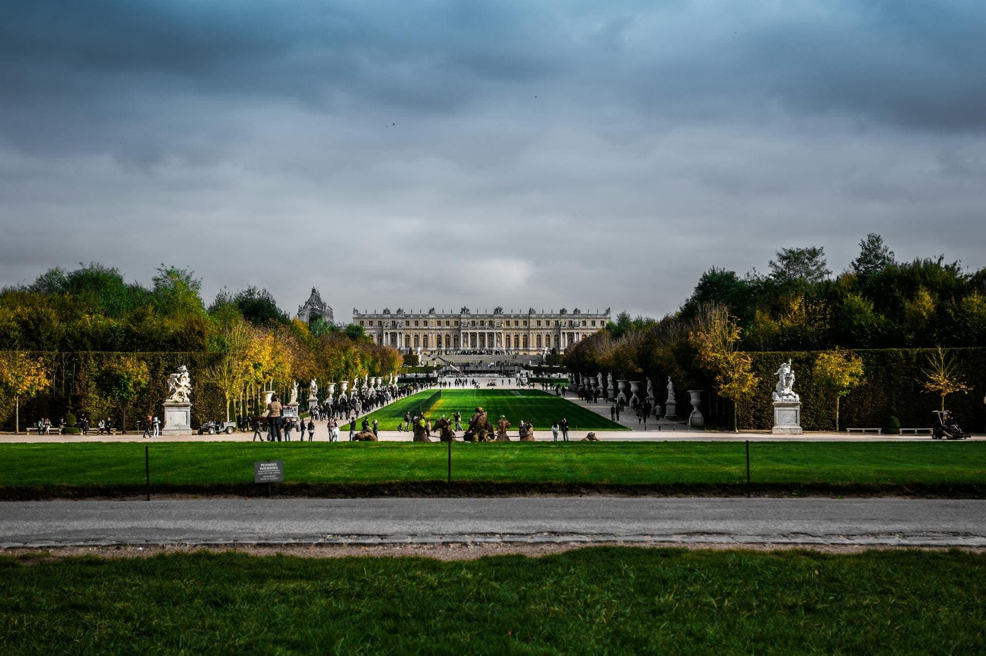 Hotels in Île-de-France, France — Paris landmarks, museums, romantic stays, restaurants, cafés, and city-break hotels