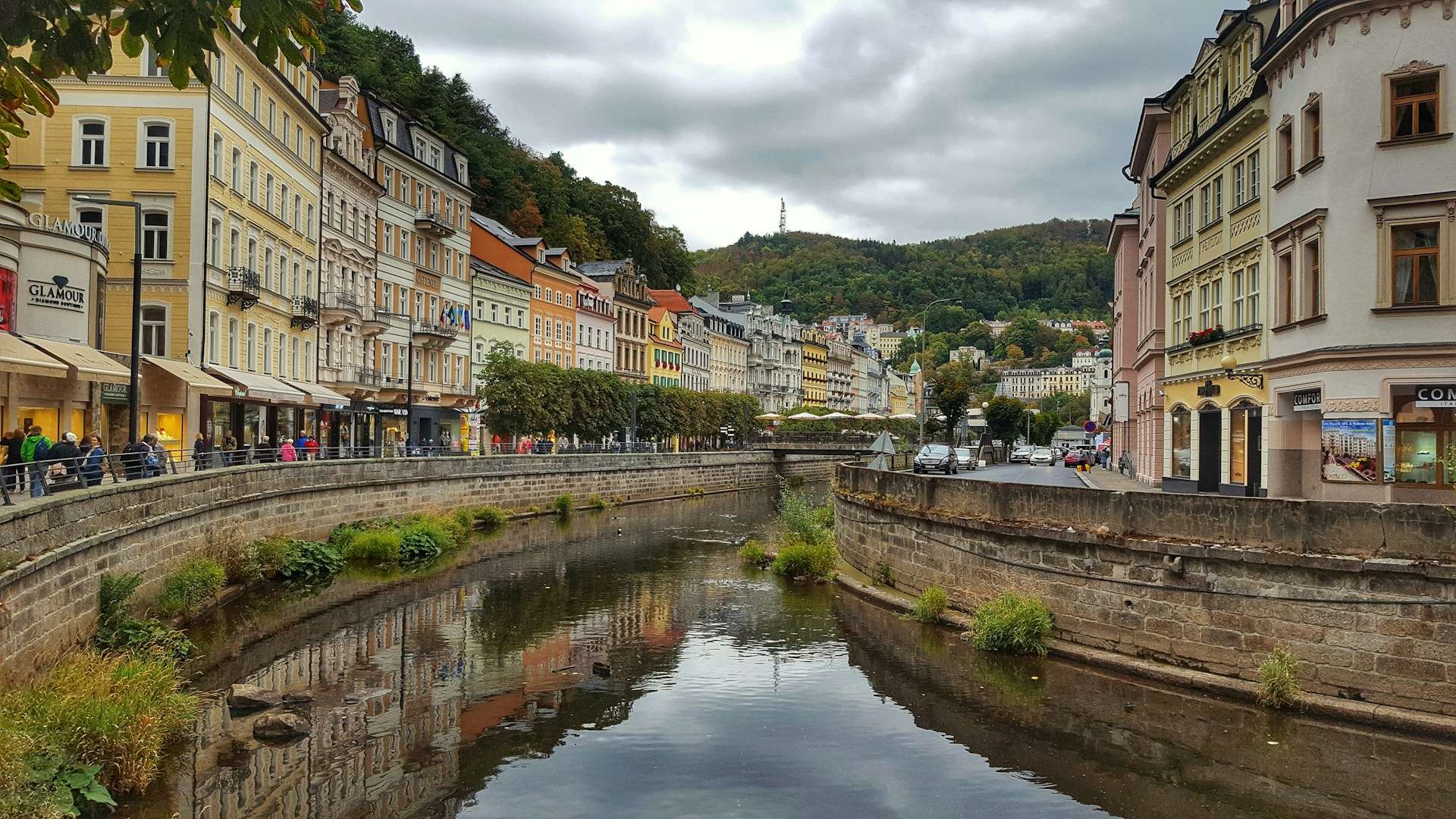 Hotels in Karlovy Vary Region — Karlovy Vary colonnades, spa hotels, hillside viewpoints, wellness districts and western Bohemia routes