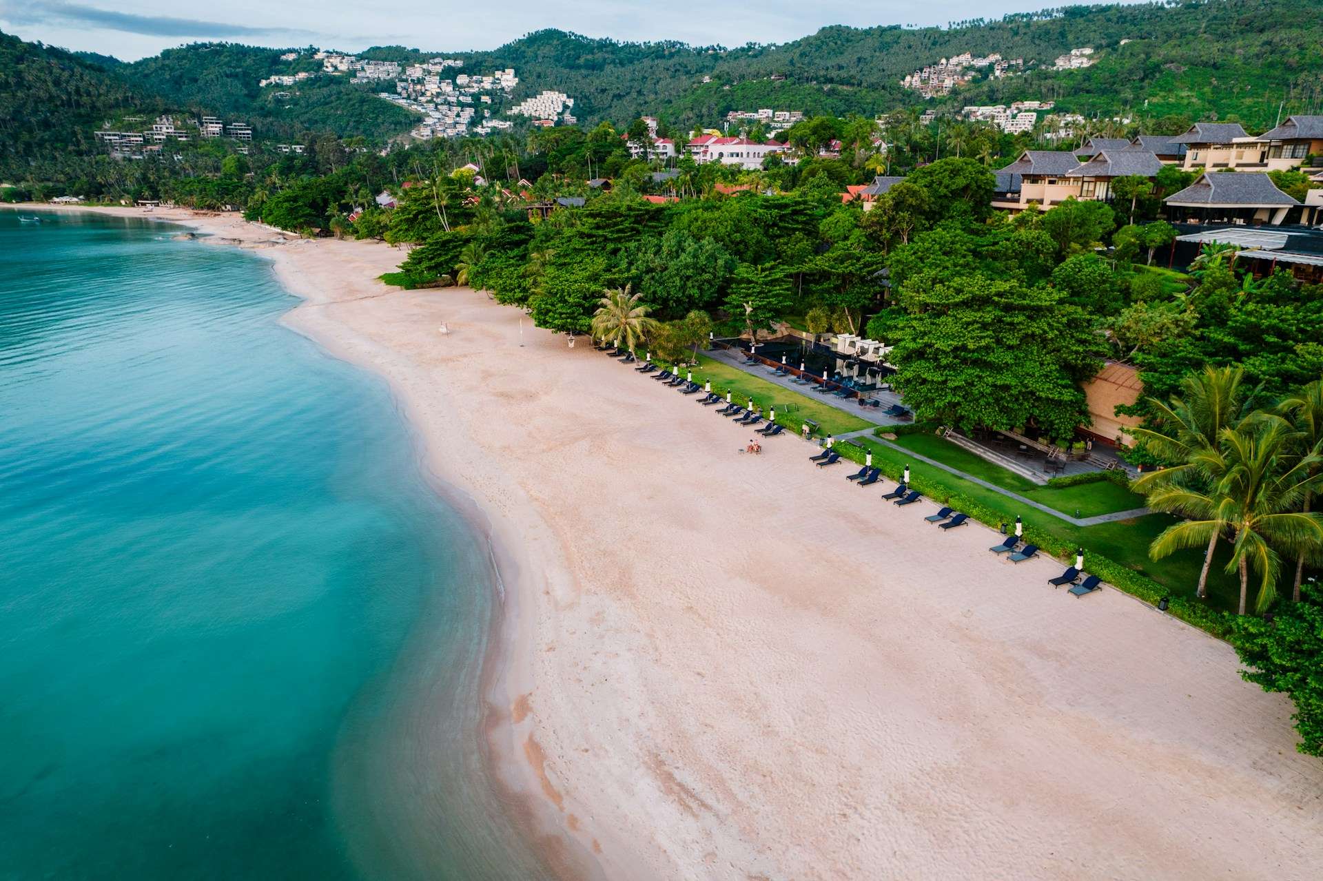 Hotels on Thailand Gulf Coast — Koh Samui beach-area hotels, Hua Hin coastal stays, resort-style properties, and relaxed Thailand routes