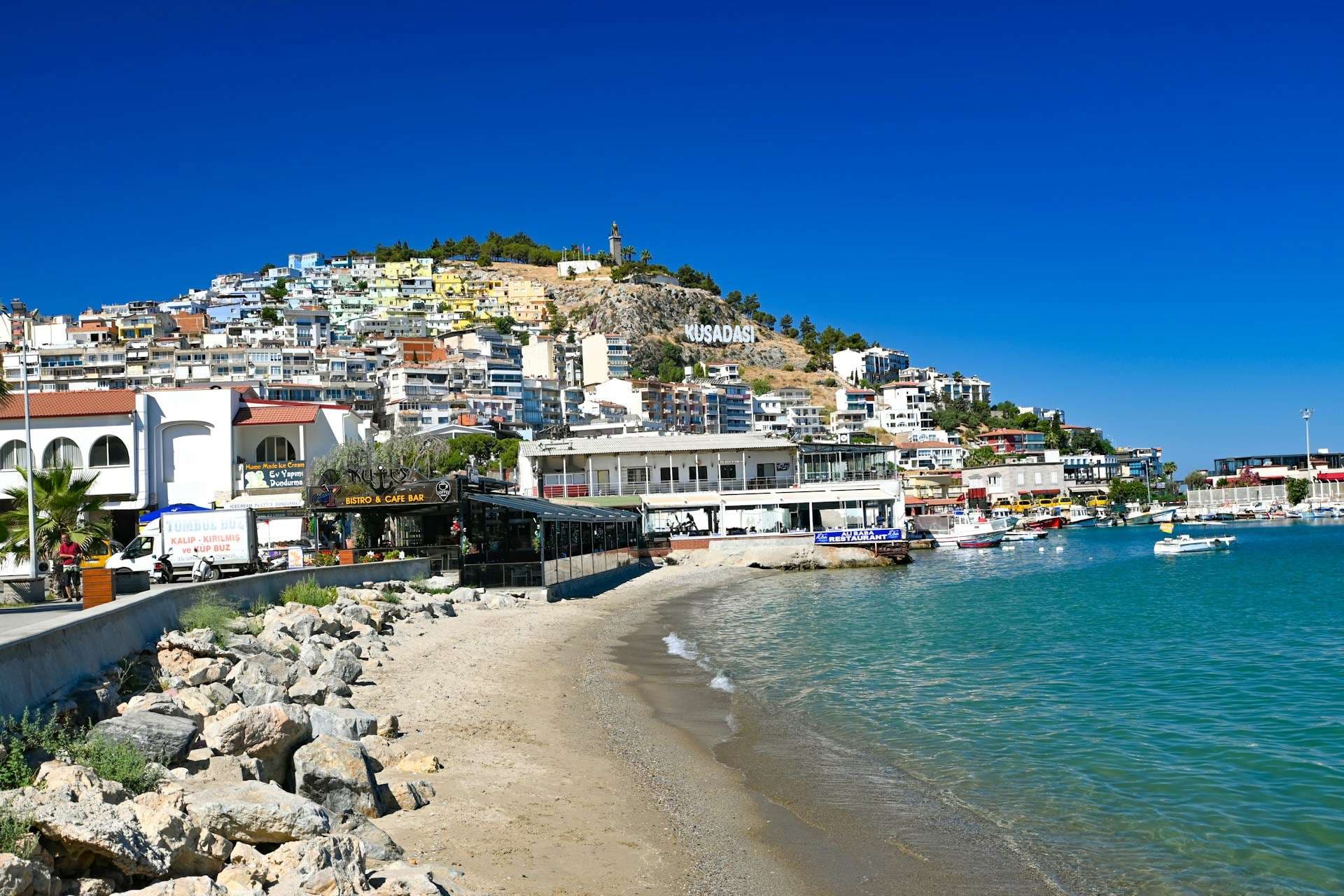 Hotels in Historic Turkey — Kuşadası cruise access, Istanbul heritage routes, İzmir planning and Antalya old-town stays