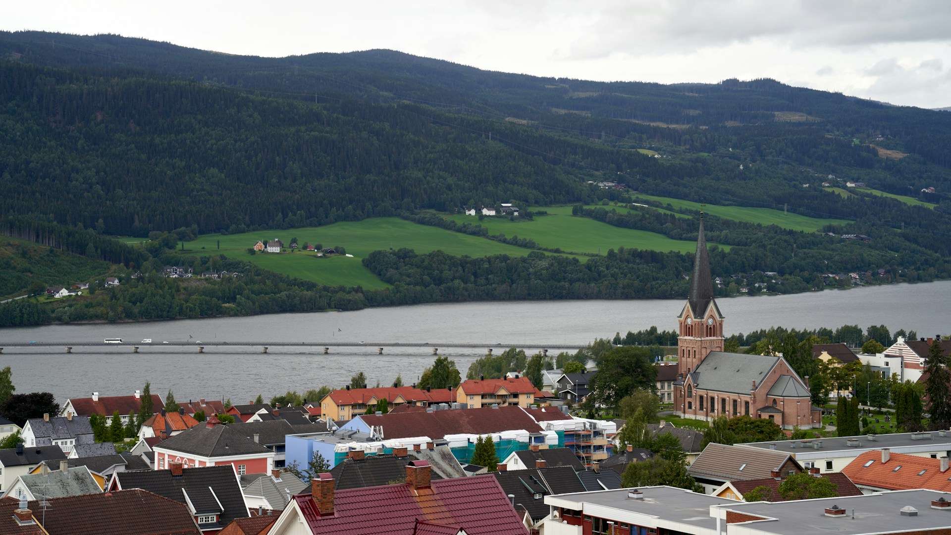 Hotels in Eastern Norway Valleys — Lillehammer lakefront districts, Mjøsa routes, Gudbrandsdal valley planning and inland Norway neighbourhood choices