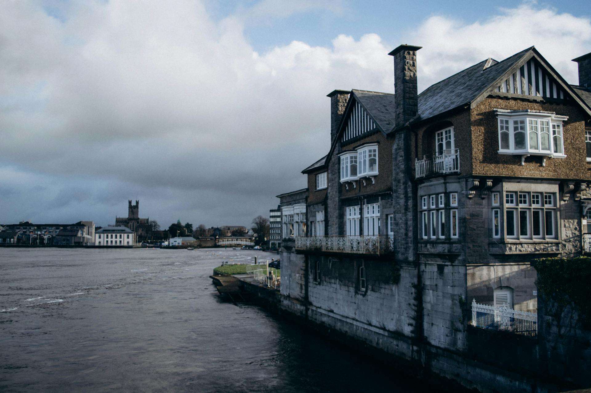 Hotels in the Irish Midlands — Limerick city, Shannon gateway, heritage town links, central Ireland touring and cross-regional stopovers