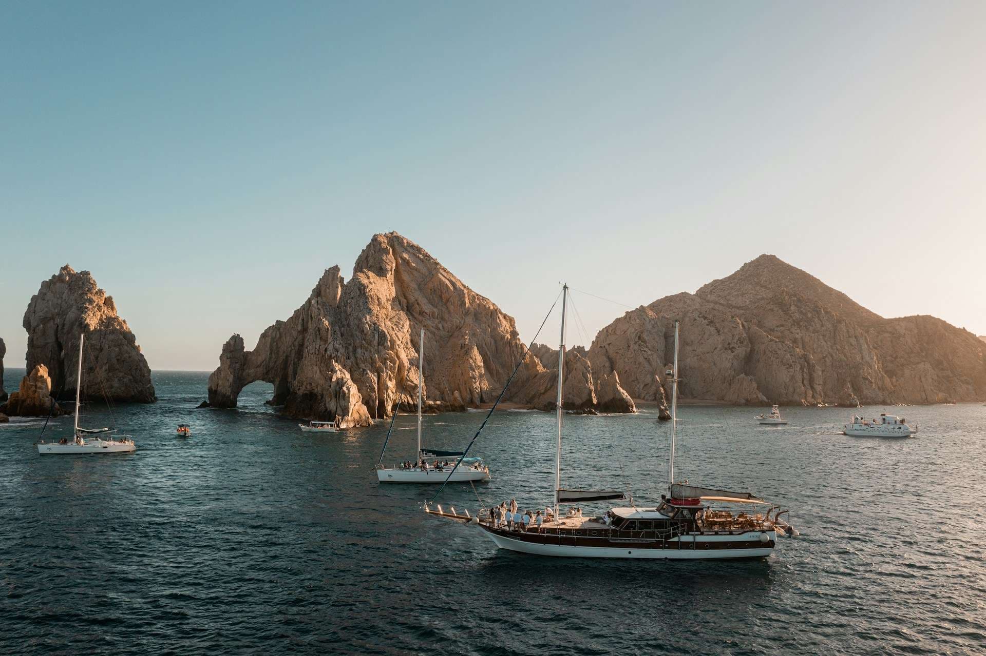 Hotels in Los Cabos and Baja — Cabo San Lucas marina districts, San José del Cabo quarters and desert-coast resort pacing