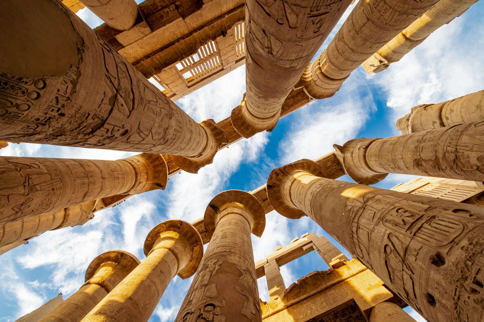 Hotels in the Nile Valley — Luxor temple corridors, West Bank tomb districts, Nile riverside quarters and archaeology-focused hotel planning