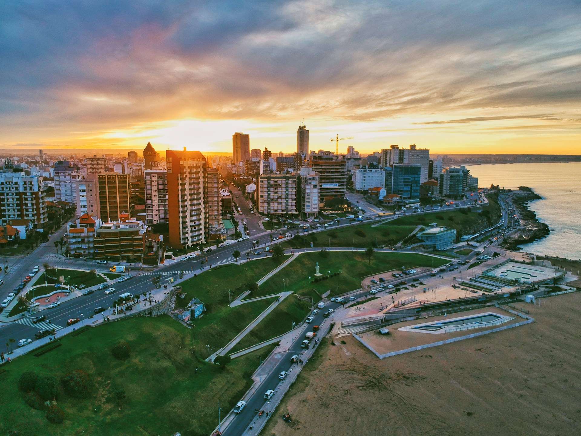 Hotels on Argentina Atlantic Coast — Mar del Plata resort districts, summer beach corridors, boardwalk pacing and seasonal coastal hotel choice