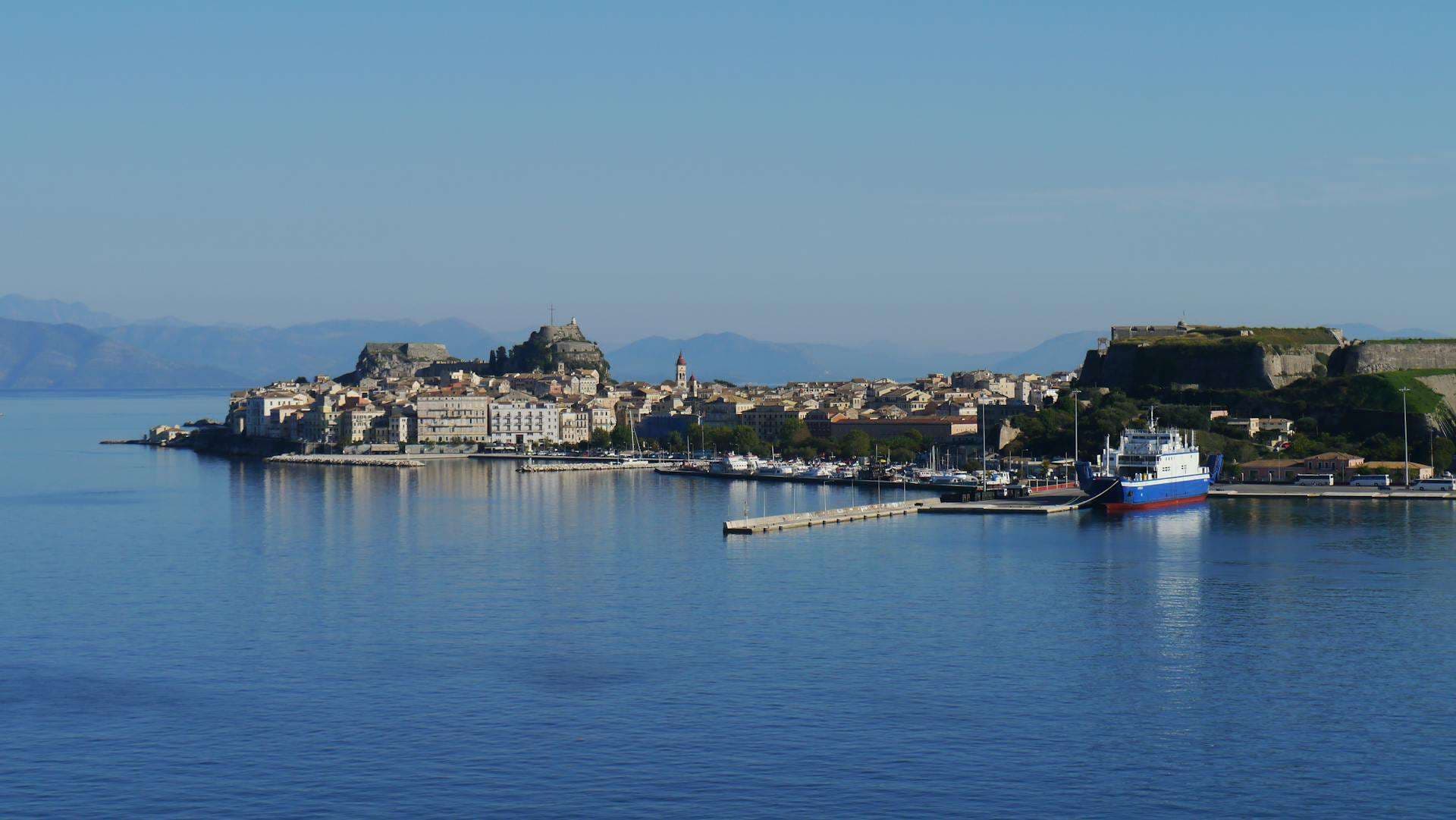 Hotels in the Peloponnese — Nafplio old town, historic towns, coastal stays, ancient sites and road-trip planning