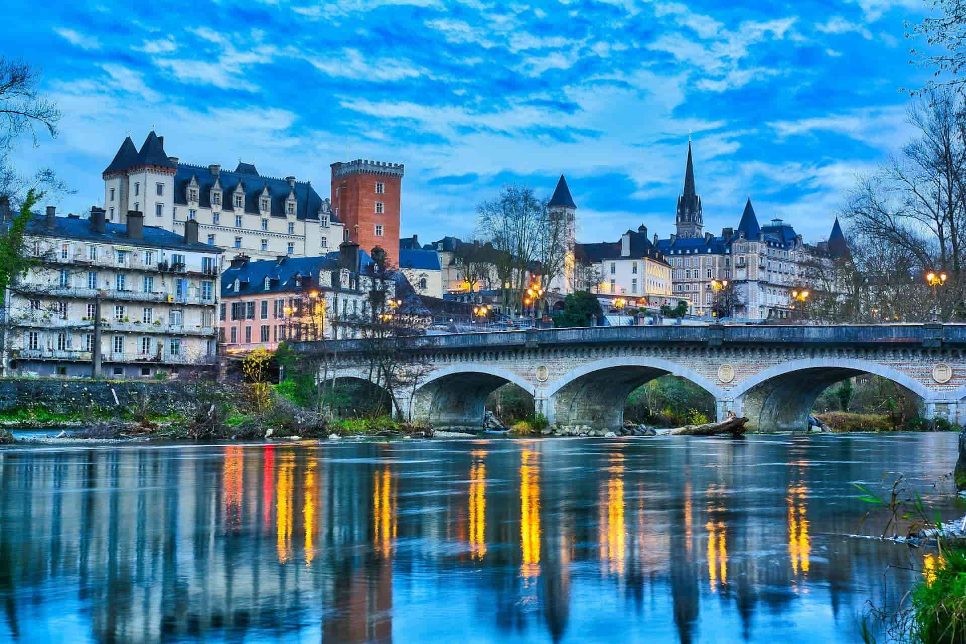 Hotels in Nouvelle-Aquitaine, France — Bordeaux riverfront, UNESCO heritage, restaurants, museums, and southwest France city stays