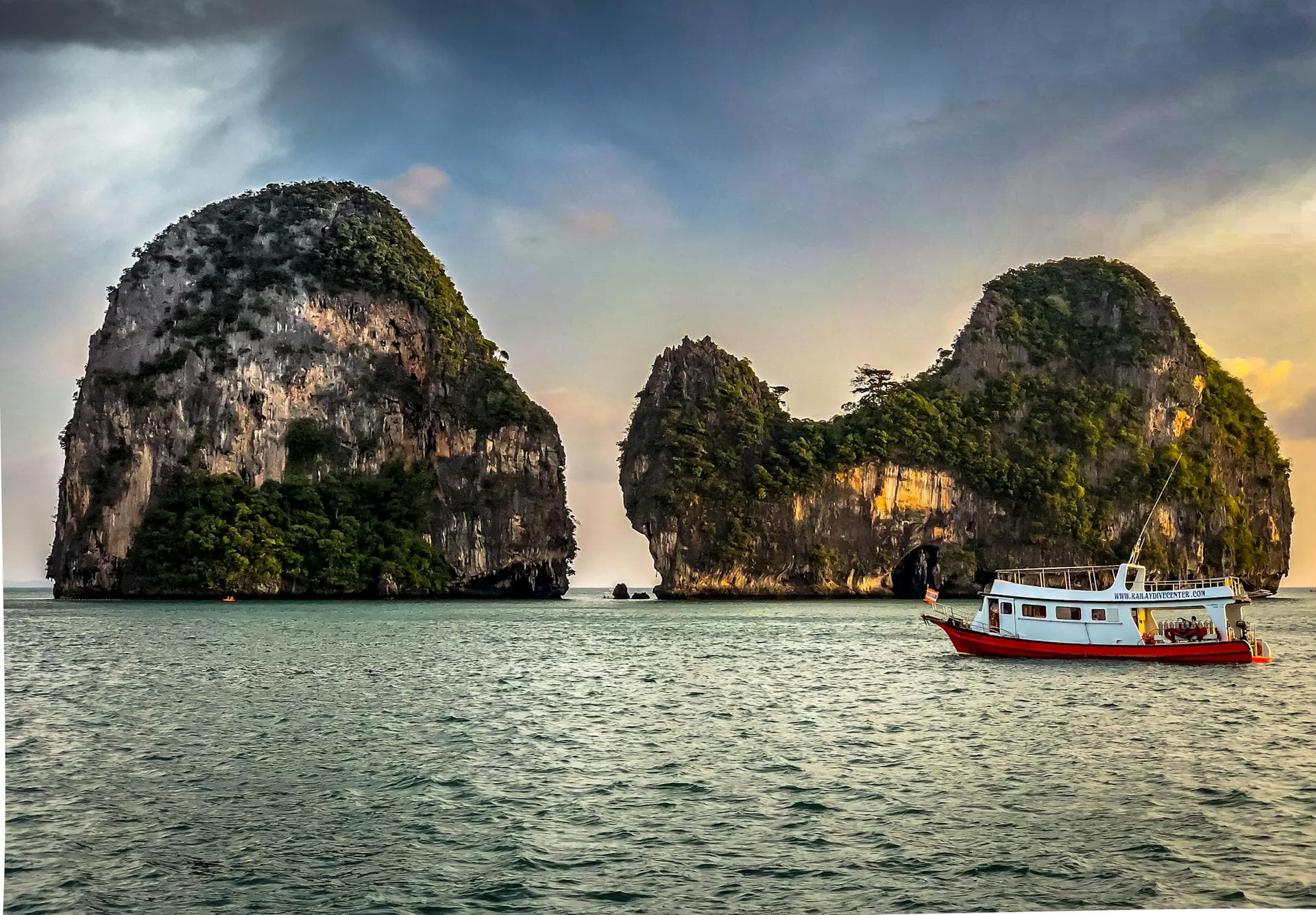 Hotels on Thailand Andaman Coast — Phuket, Krabi, Koh Phi Phi, and Khao Lak beach-area hotels, resort-style stays, and coastal Thailand routes