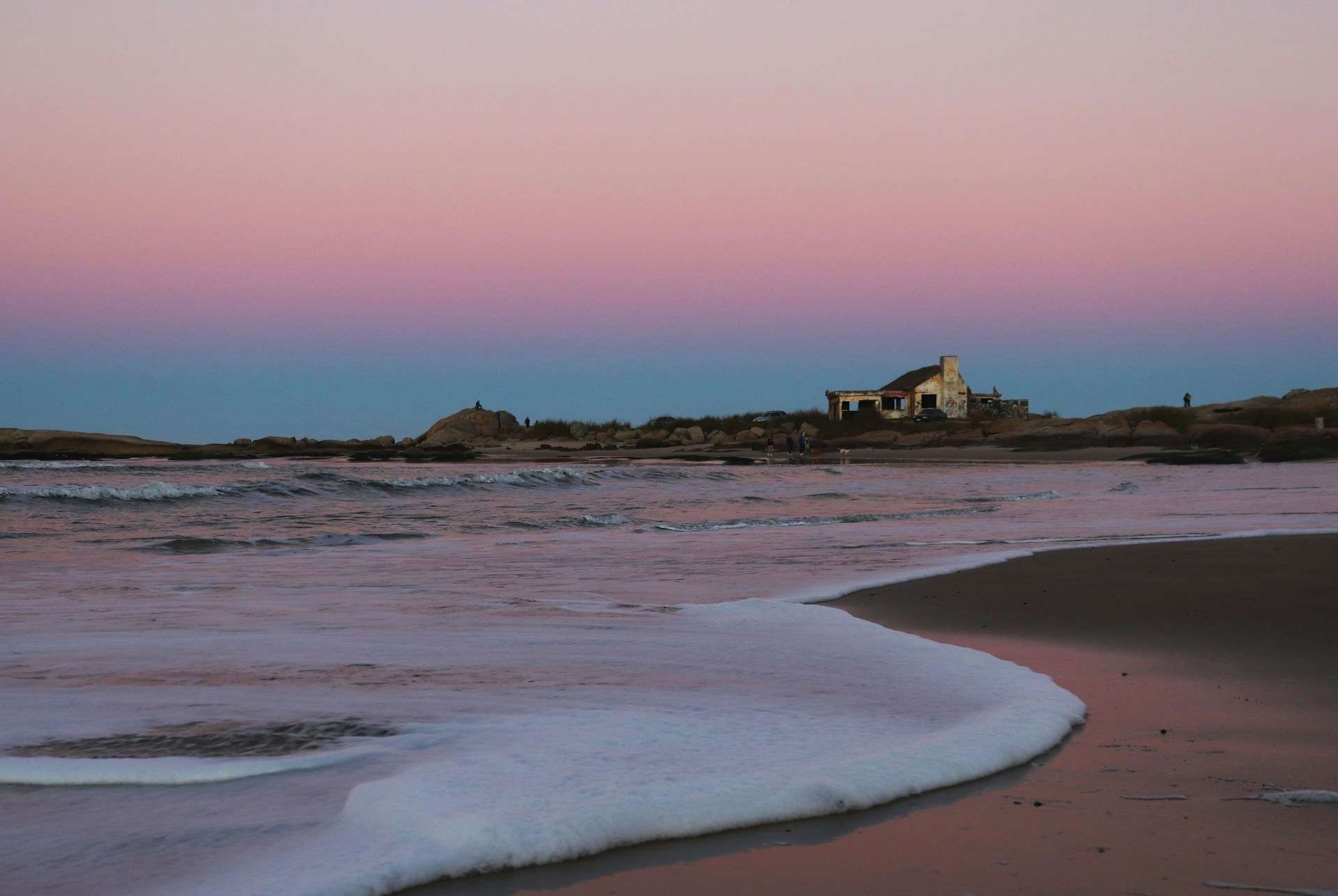 Hotels on Atlantic Coast Uruguay — Punta del Diablo surf districts, La Paloma beach pacing, Cabo Polonio dune routes and bohemian east-coast hotel planning