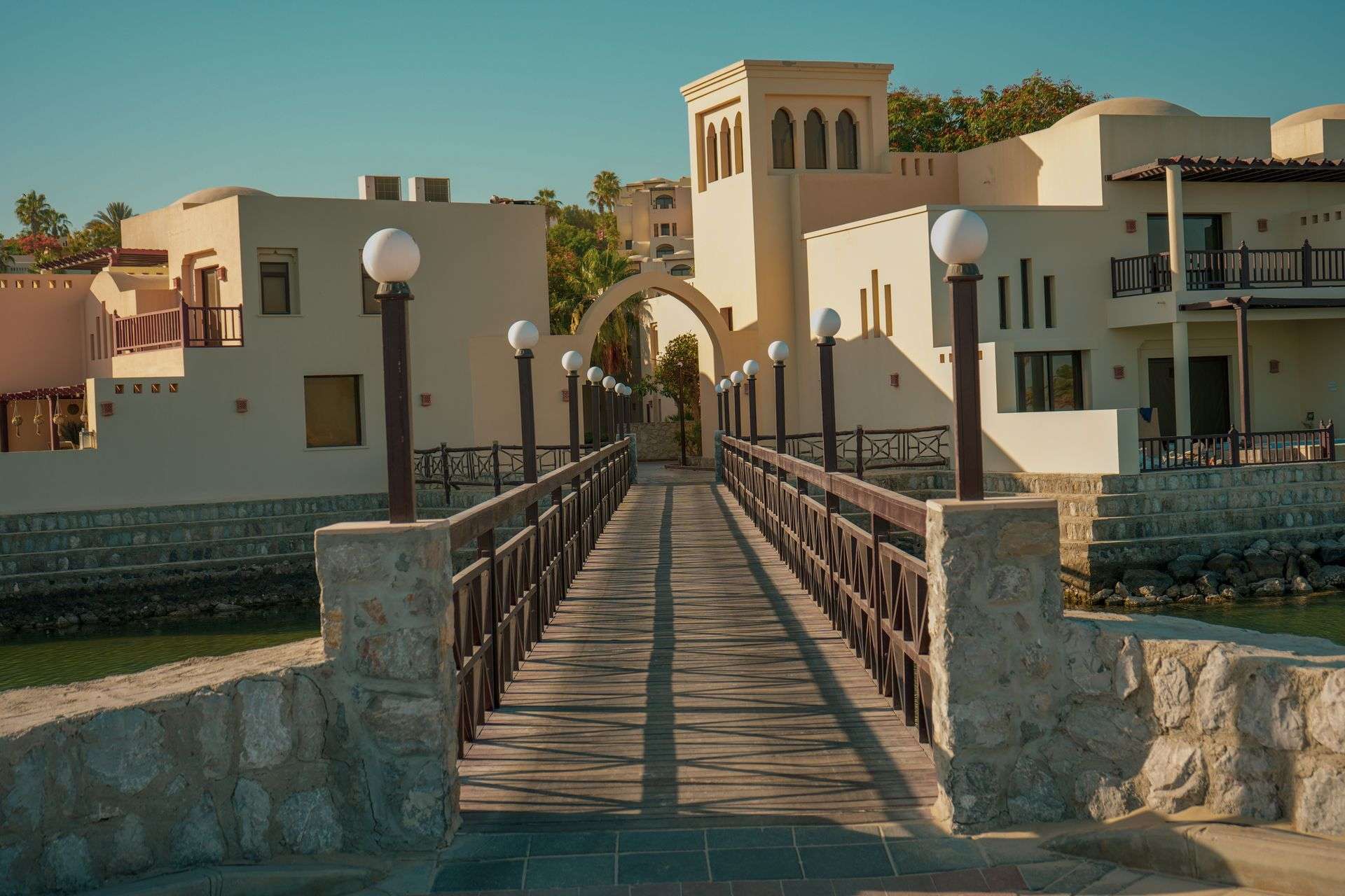Hotels in Ras Al Khaimah — Al Marjan Island, Al Hamra, Mina Al Arab, city stays, Jebel Jais mountain scenery and Al Wadi Desert retreats